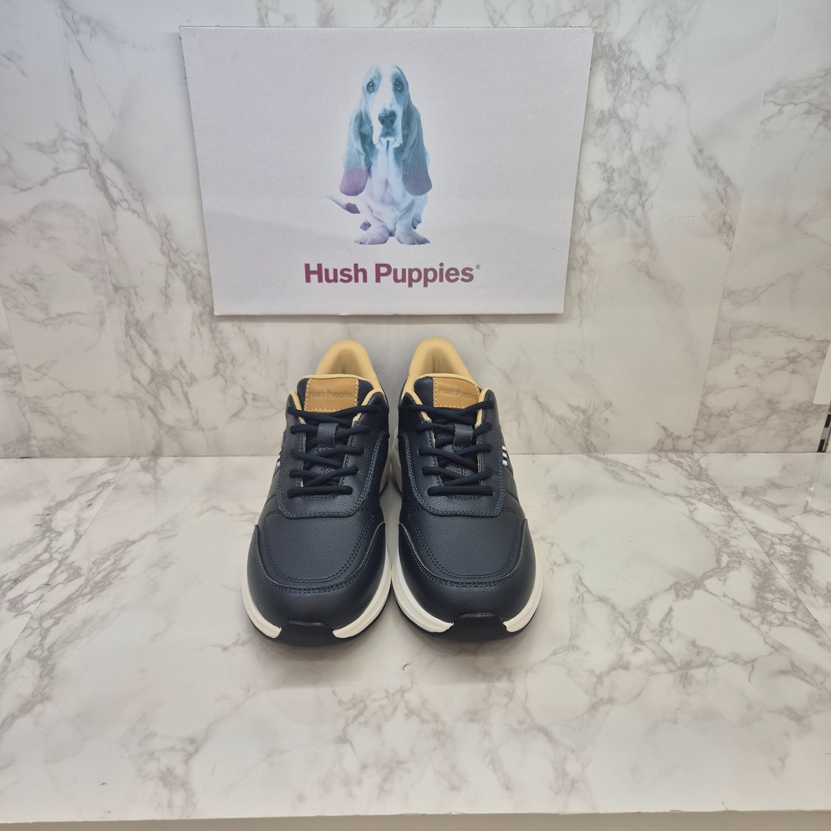 女性が手を触れずに楽に履けるスニーカー FR466A 16,810円