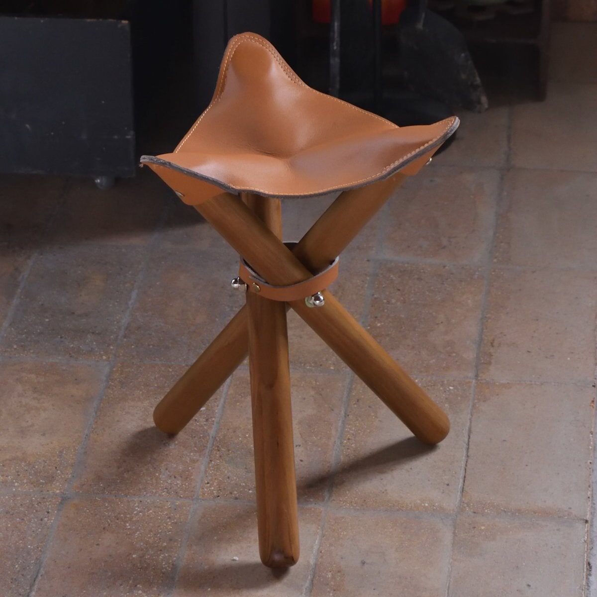 アウトドアチェア フォールディングスツール スツール イス 椅子 チェア 折りたたみ 収納袋付き コンパクト 本革 天然木 アウトドアスツール アウトドアチェア 持ち運び アウトドア キャンプ