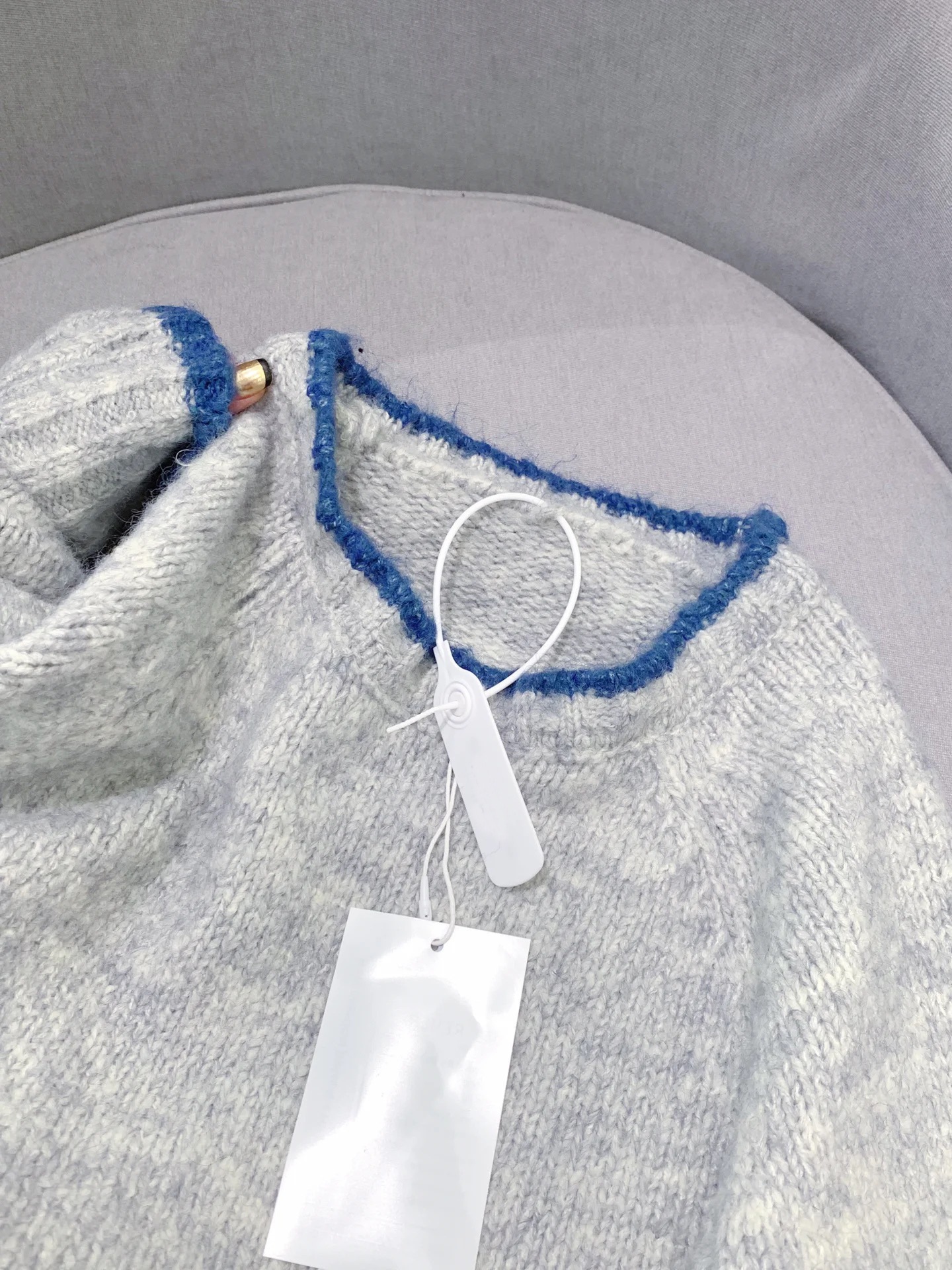 グレーの短いセクションのプルオーバーのジャンパーの女性の秋と冬の冬の怠惰な風が底を厚くしたニットのトップス