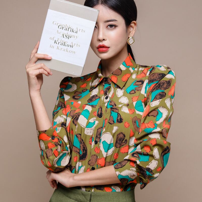 シャツ ブラウス トップス プリント l 柄 ヴィンテージ柄 個性的 主役級 華やか 長袖 袖あり 襟付き フロントボタン ポリエステル 大人 上品 おしゃれ お洒落 通勤 OL オフィス お出 5,683円