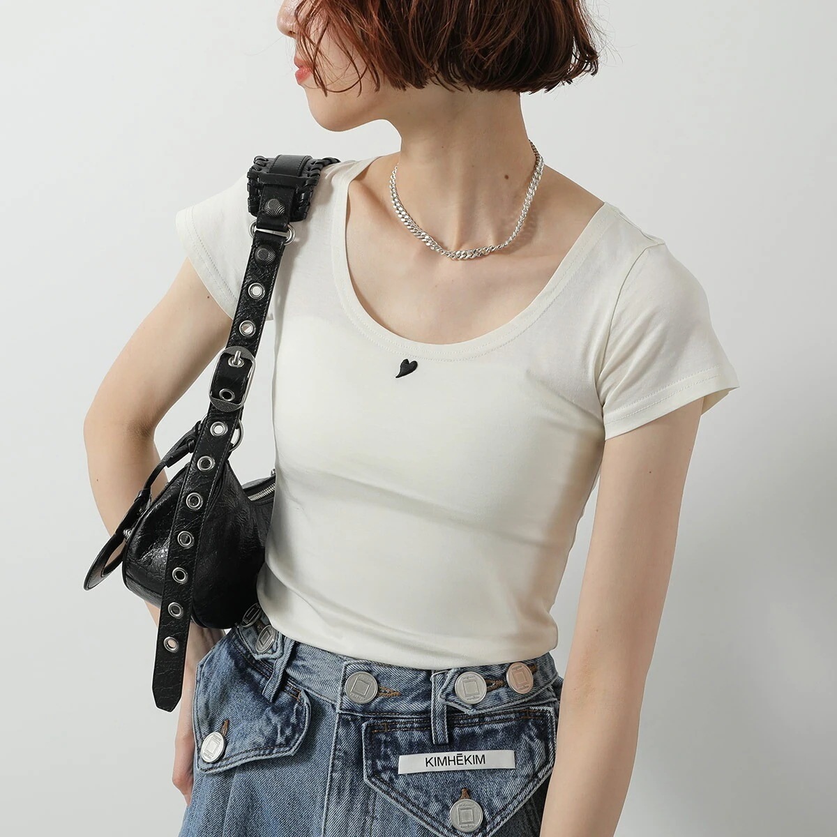 KIMHEKIM キムヘキム Tシャツ PS25-JS05 レディース 半袖 カットソー Uネック コットン タイトフィット ハート ロゴ 刺繍 CR/CREAM 15,208円