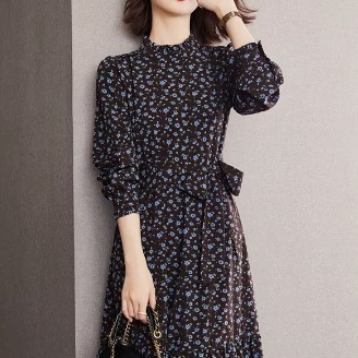 花柄ワンピース ロング丈 花柄 袖あり パフスリーブ 長袖 スタンドネック 襟なし デザイン 美ライン ニュアンス スリット レイヤード かわいい 大人可愛い きれいめ シンプル カジュアル 大人