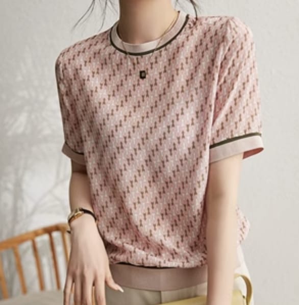 トップス シャツ ブラウス カットソー かわいい 大人可愛い きれいめ シンプル カジュアル 大人 上品 おしゃれ お洒落 大人女子 こなれ感 個性的 主役級 存在感 美容師 メイクアップアーティスト