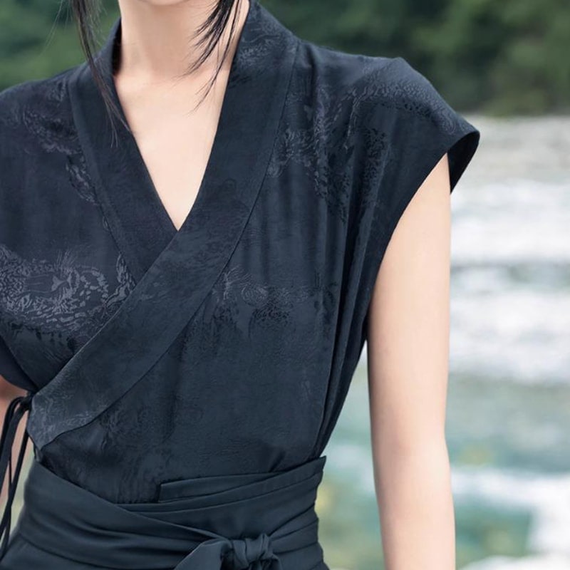 【快速出荷】ノースリーブトップス レディース チャイナ風トップス vネック 黒 Tシャツ 夏 ショート丈 豹暗紋 改良漢服