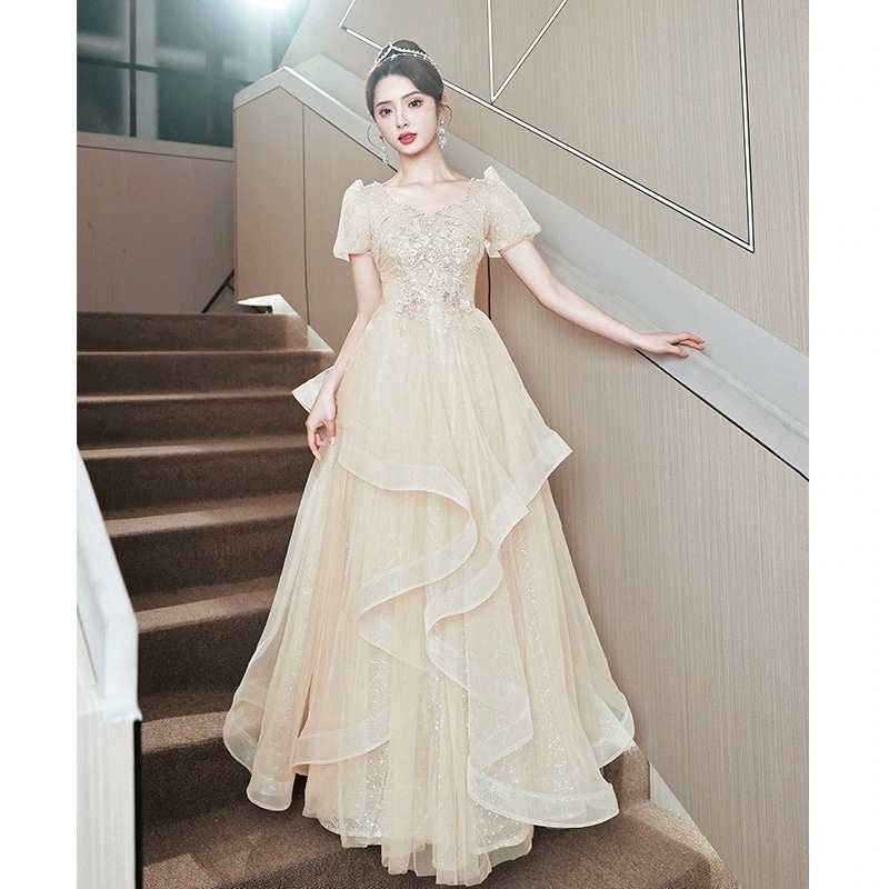 女性用ハイエンドイブニングドレスバンケットスタイルライトラグジュアリーニッチハイエンドの誕生日と成人式シャンパンカラーのホスティングテストスカート