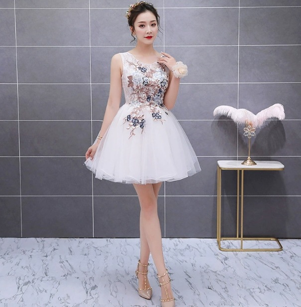 ドレス　袖なし　ワンピース　白　パーティードレス　結婚式　ミニワンピース　着瘦せ　成人式　卒業会　発表会