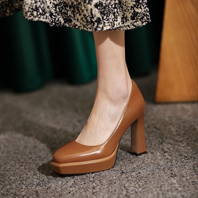 ハイヒールの女性の新しい厚手の春のオールマッチシングルシューズフランスの女の子のセクシーなファッショ