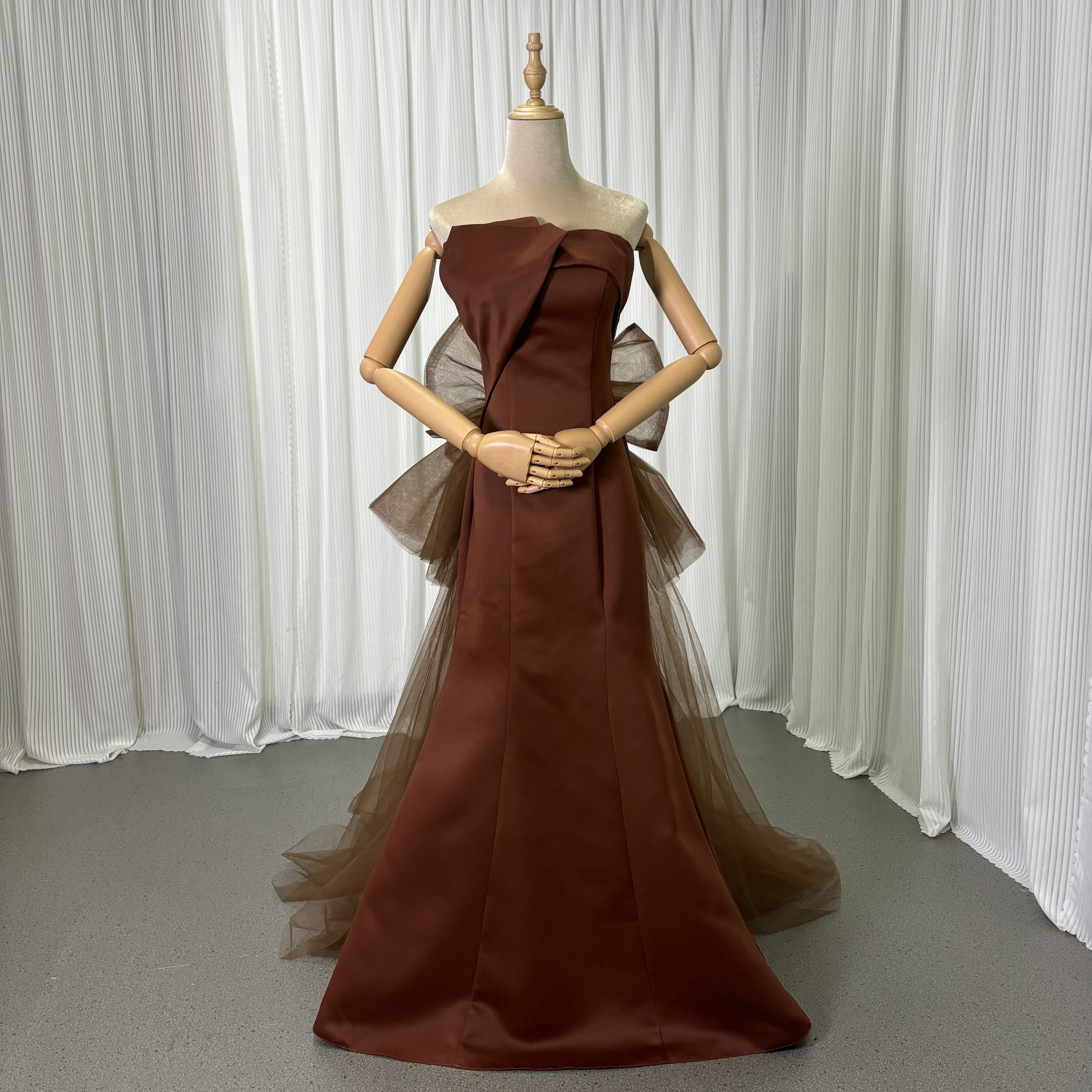 カラードレス テラコッタ色 ベアトップ ふっくら柔らかなバックリボン 編み上げ 細見えシルエット デザイン感 前撮り