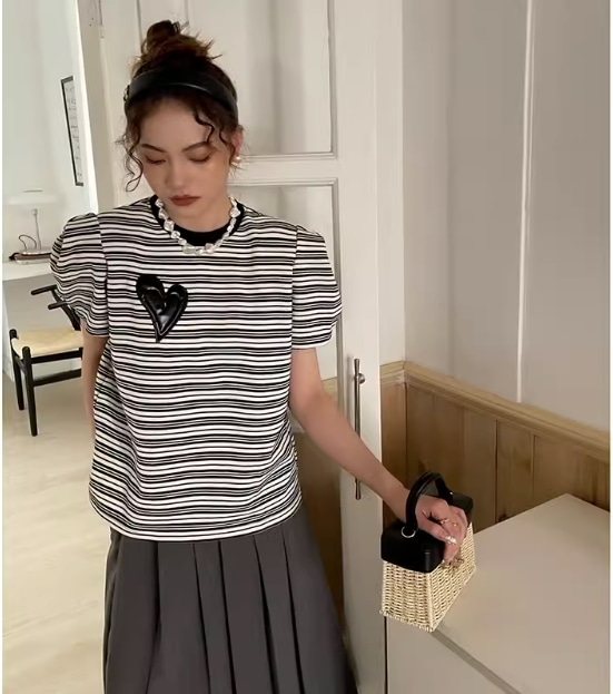 ボトムシャツ トップス Tシャツ シャツ 袖あり 半袖 パフスリーブ ラウンドネック ストレート 大人可愛い カジュアル おしゃれ お洒落 レトロ 大人女子 ルーズ ストライプ 夏 レディース