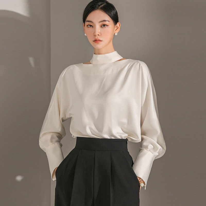 B2761 ハーフハイネックスリットブラウス