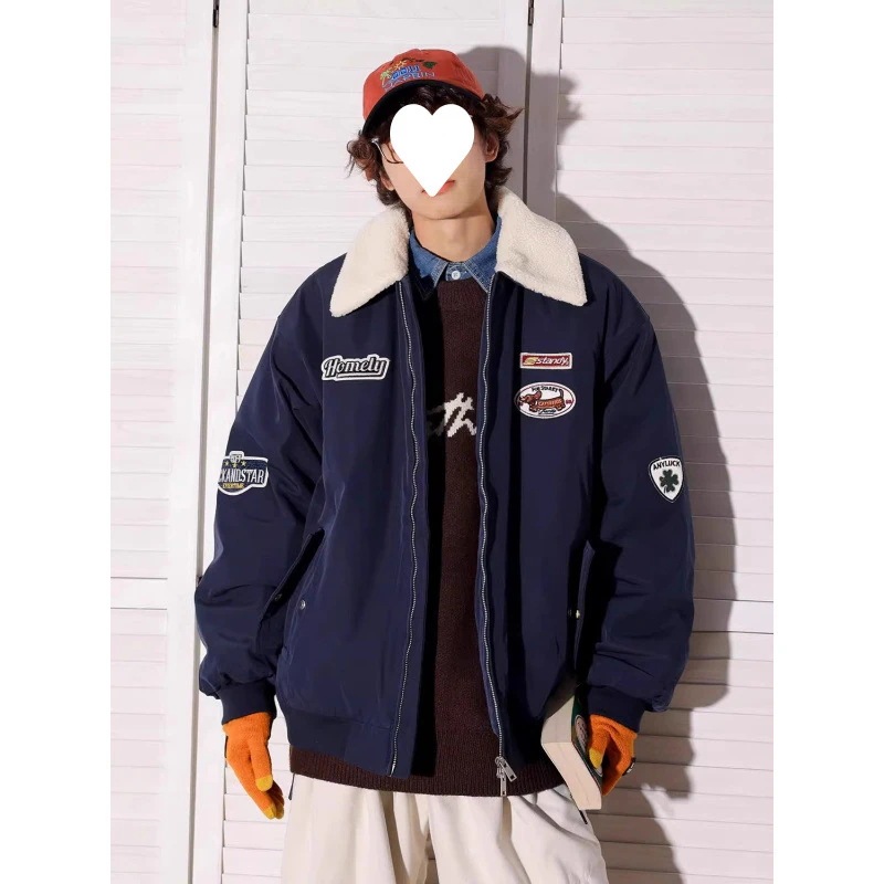 フリースの裏地が付いた刺繍ラベル付きの女性用中綿ジャケット新しい冬のスタイルゆったりとしたフィット感厚みのあるキルティングのベースボールジャケットトレンディ