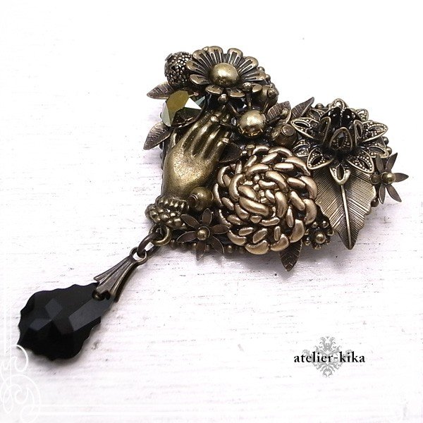 アンティーク調ハートブローチ スワロフスキー atelier-kika [ アトリエキカ ]
