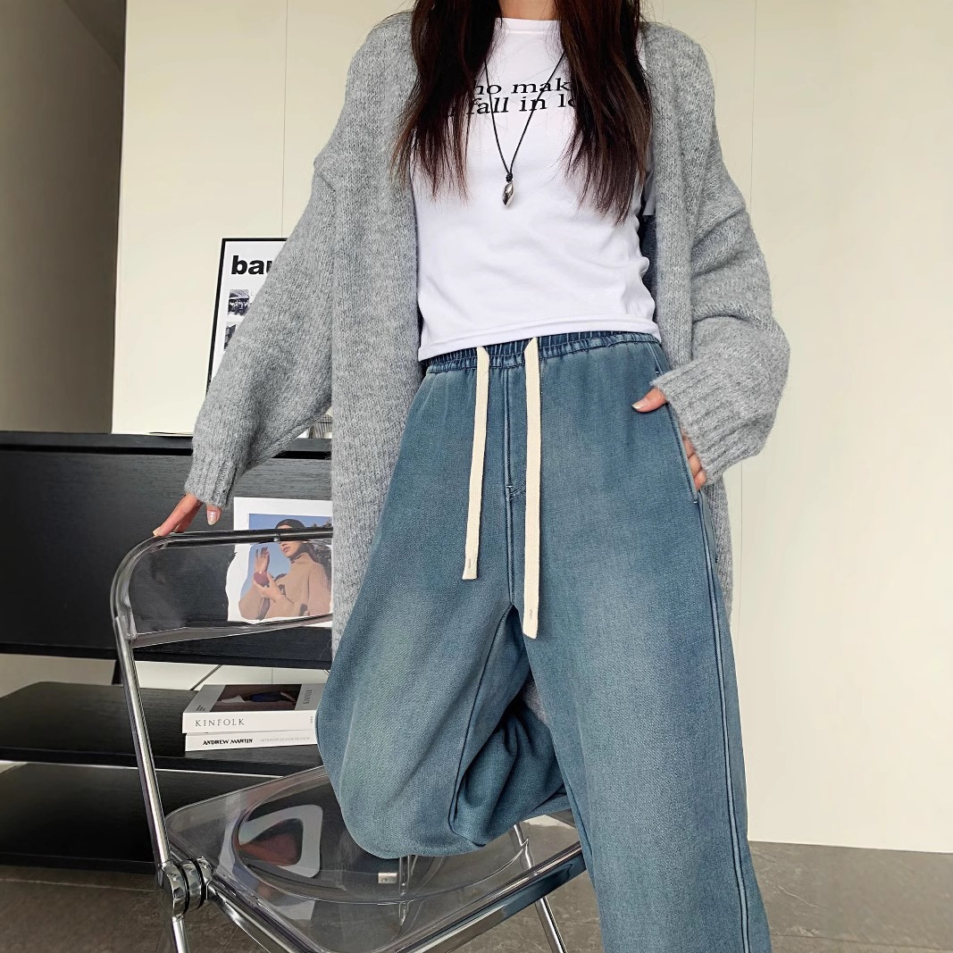 新しい女性のリヨセルプラスベルベットデニムシミターパンツ女性の冬のルーズ痩身肥厚ストレートバナナパンツ