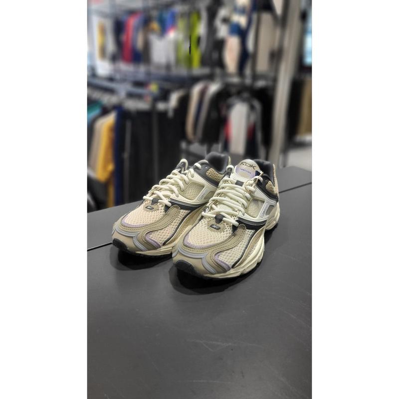 [驪州店] RESO4FY1UI2 プレミアトリニティKFS 男女共用運動靴