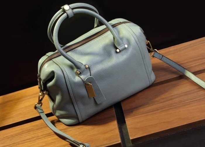 バッグ カバン レディース ショルダー ハンドバッグ 斜めがけ 肩がけ 手持ち 多収納 多機能 便利 自立 スクエア 四角 ファスナー かわいい 大人可愛い きれいめ シンプル カジュアル 上品