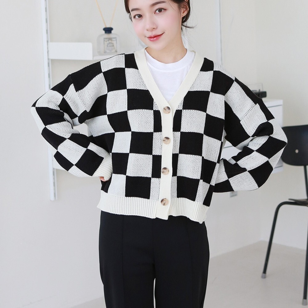 レディース カーディガン 上着 羽織 長袖 ドロップショルダー Vネック 前開き 伸縮性 ボタン 中厚手 ニット かわいい 大人可愛い きれいめ シンプル カジュアル おしゃれ ラフ ボーイッシュ