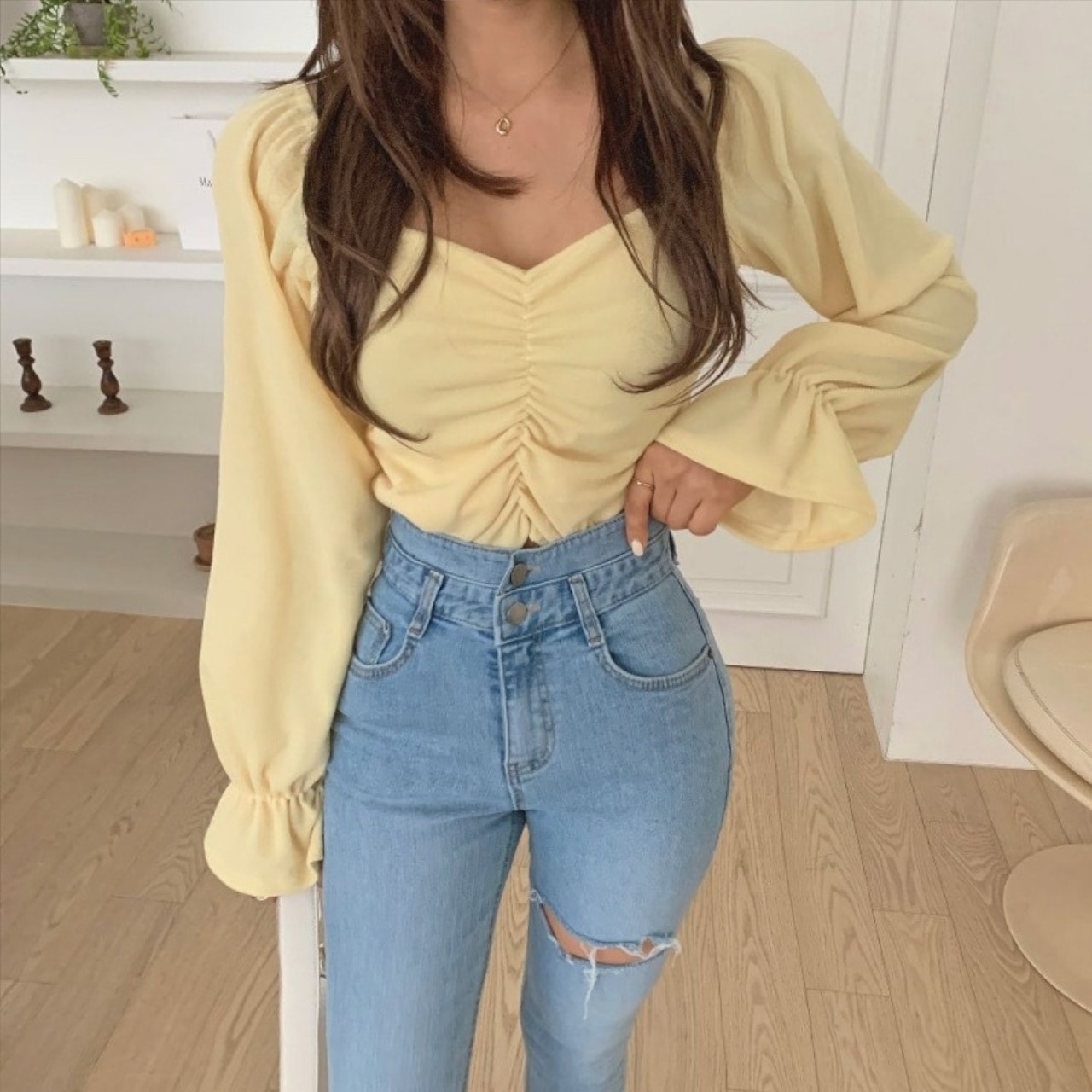 トップス カットソー 長袖 ホルンスリーブ 萌袖 ベルスリーブ Vネック スリム タイト 細身 ウエストマーク 大人可愛い きれいめ 大人 上品 おしゃれ お洒落 かっこいい 大人可愛い 大人女子