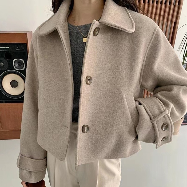 レディース ジャケット コート ウール ショート 長袖 襟付き 丸襟 ボタン 大人可愛い きれいめ シンプル 上品 レトロ ガーリー 存在感 とろみ感 都会的 カレッジ風 ナチュラル 無地 秋 冬