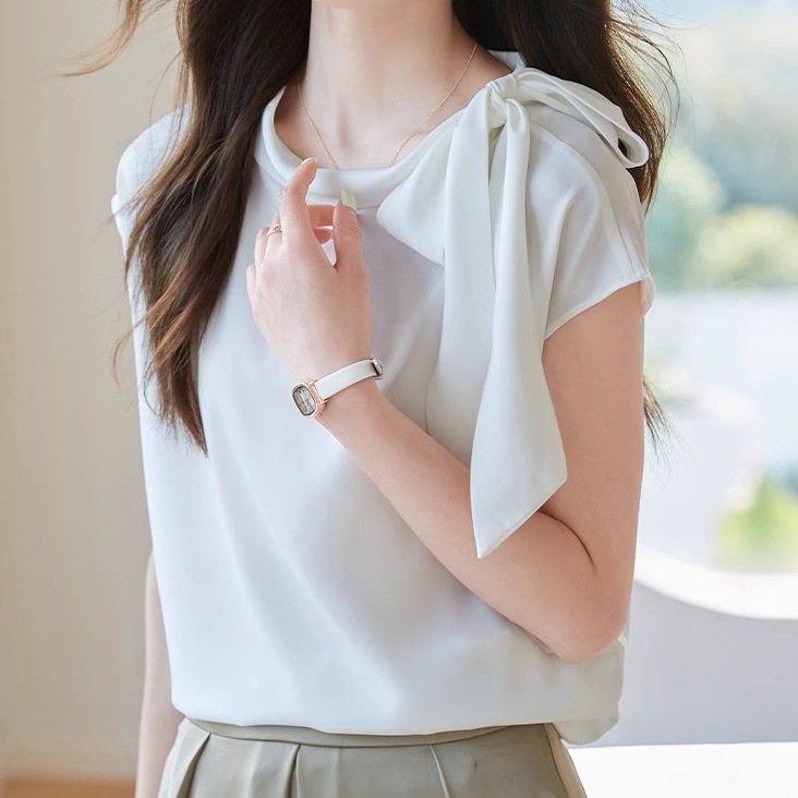 レディース トップス シャツ ブラウス プルオーバー フレンチスリーブ フェミニン リボン 透け感 薄手 サテン かわいい 大人可愛い きれいめ シンプル カジュアル 上品 おしゃれ レトロ こなれ感