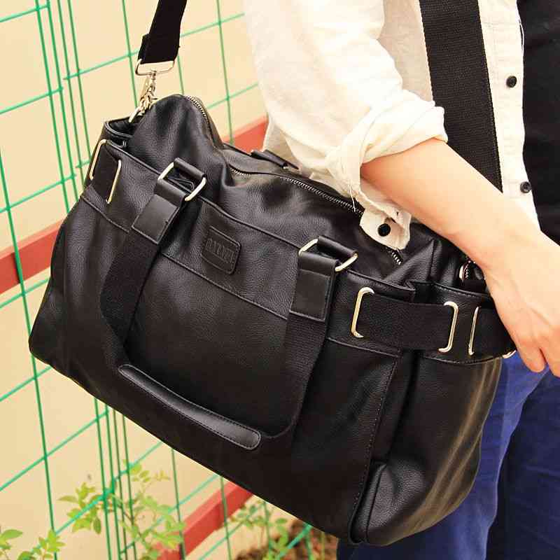 ショルダーバッグ メンズ ボディバッグ 大人 秋 おしゃれ ブランド 春 40代 軽い 60代 人気 鞄 A4 30代 ハイ 2WAY かっこいい ナイロン 多収納 冬 縦型 軽量 小さめ 大きめ 黒