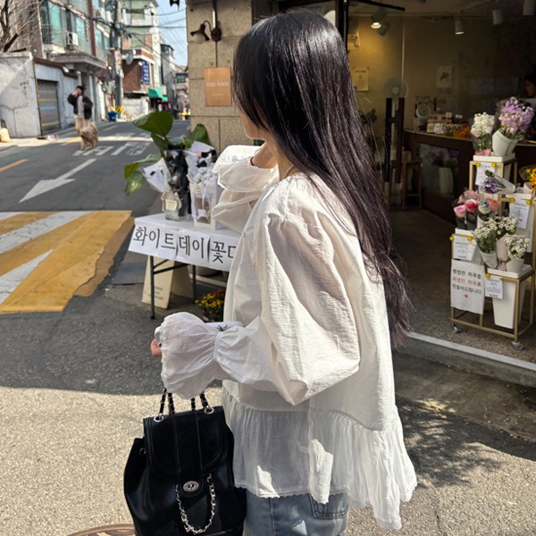 韓国ファッション アバンルーズフィットラウンドフリルシャーリングブラウス