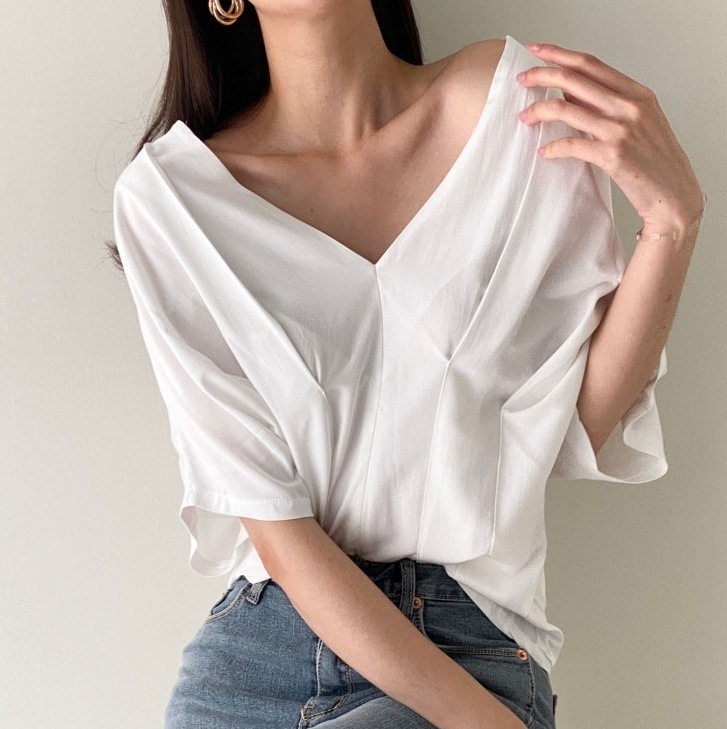 Vネック五分袖カットソー オープンプルオーバー 背中見せ 白 ホワイト 黒 ブラック ブルー 水色 青ブラウン 韓国 レディース オルチャン 胸元 ウエストマーク ハイウエスト ギャザー