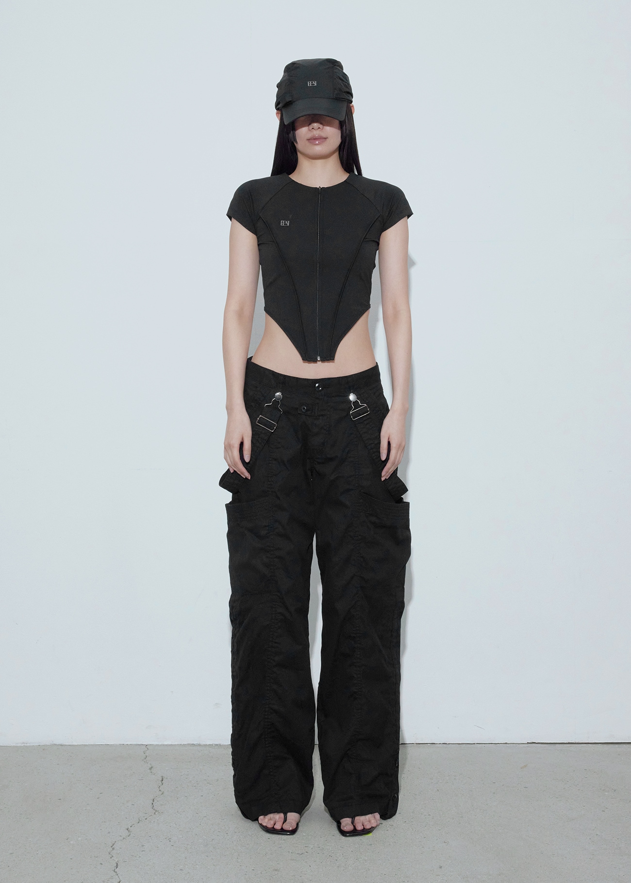 【BOHEMIANSEOUL】 TRACK HALF SLEEVE ZIP UP : BLACK 8,778円