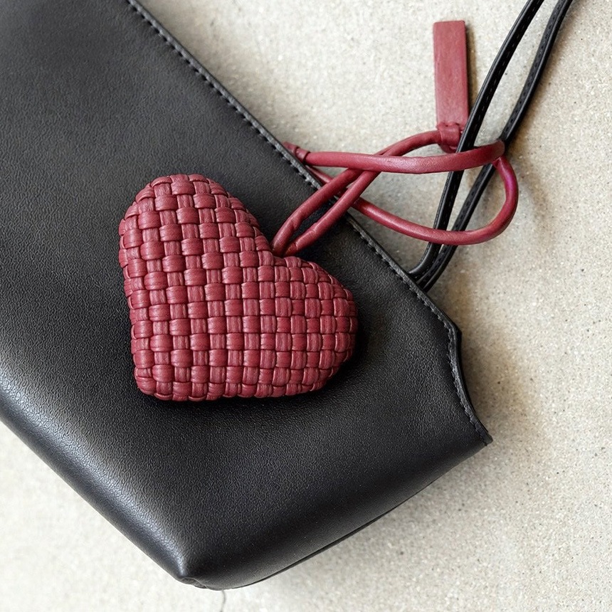 【HEART】牛革のねじれバックチャームバッグ装飾キーホルダー