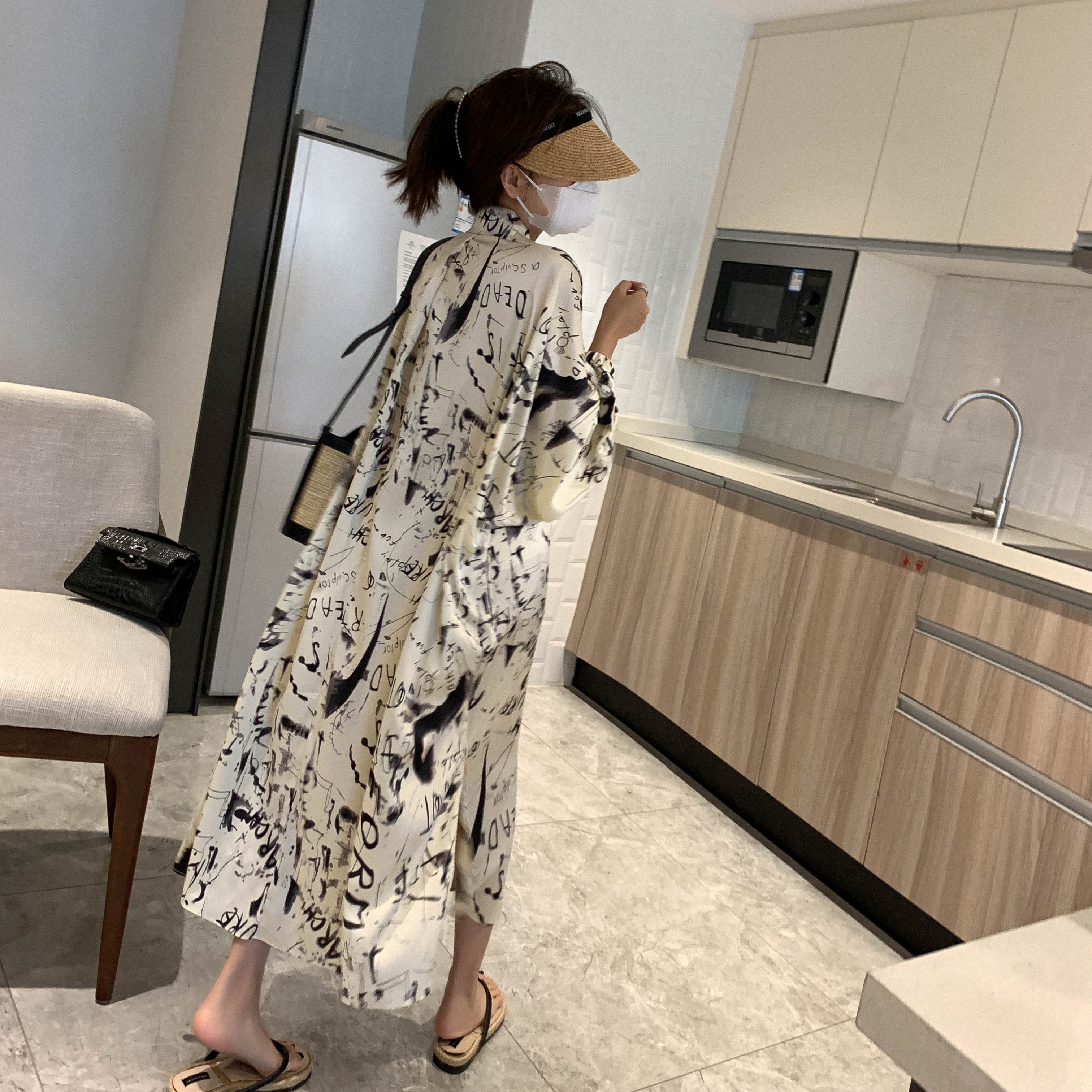 ワンピース シャツワンピース ミモレ丈 袖付き 長袖 ボリューム袖 角襟 前開き プリントシャツ かわいい 大人可愛い きれいめ シンプル カジュアル 大人 上品 おしゃれ かっこいい 大人女子