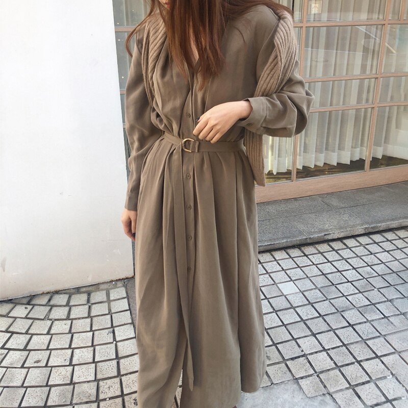 ワンピース 長袖 春 秋 カジュアル シャツワンピース フレアワンピース ロング丈 7分丈 ミディアム丈 ミドル丈 Vネック 襟なし Aライン ベルト ウエストマーク ハイウエスト 前開き ブラウン