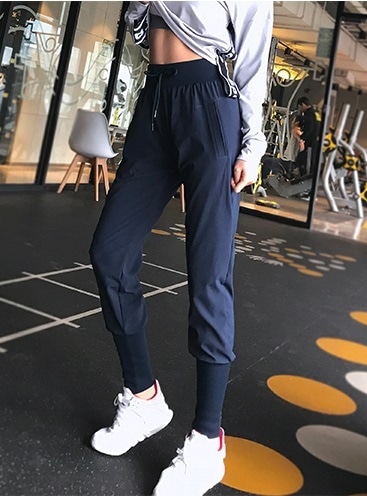 速乾性 超弾性 ボトムス パンツ アンクル丈 ストレート ハイウエスト 伸縮性 ナイロン シンプル カジュアル 大人 おしゃれ かっこいい ラフ スポーティー クール モード系 無地 春 夏 秋 冬