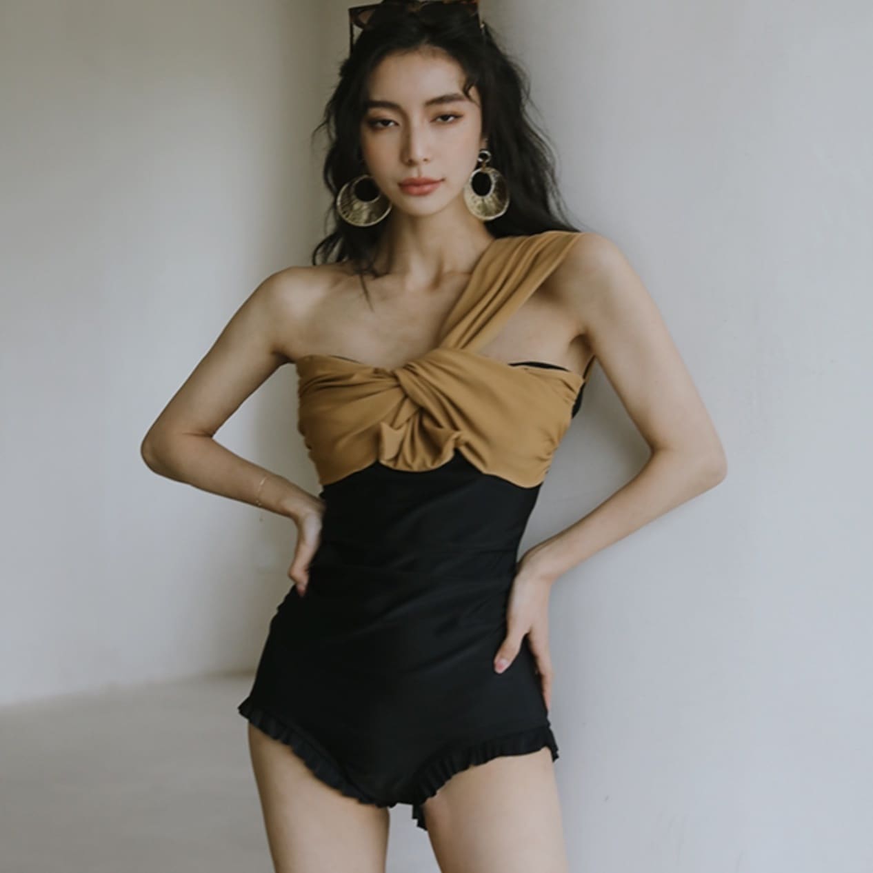 スイムウエア 水着 ワンピース水着 モノキニ ワンショルダー バックシャン 胸元 谷間 パッド付き ツートンカラー 可愛い かわいい 大人可愛い シンプル カジュアル 大人 おしゃれ お洒落 大人女子