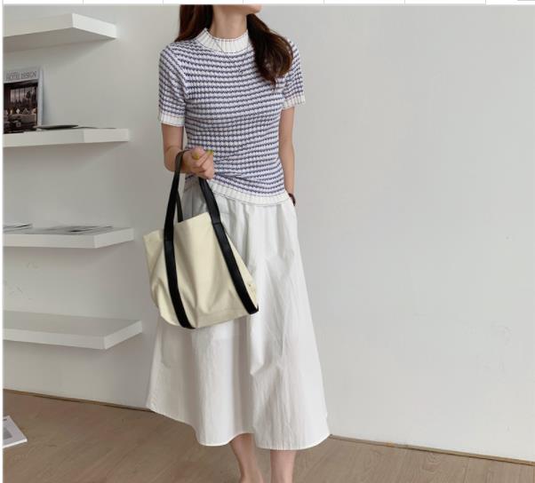 ニット薄い短いスリーブシャツの女性丸い首輪夏の新しいシャツは薄いシャツです