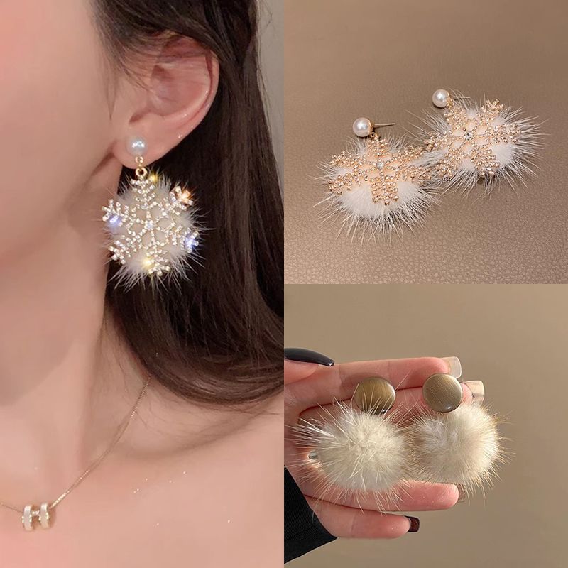 【1つ買うと10つ】クリスマス要素スノーフレークぬいぐるみイヤリングイヤリング気質ハイエンドイヤリングレディース秋冬新作イヤリング 5,571円