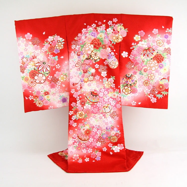 レンタル お宮参り 着物 女の子 レンタル 赤地に花車と鞠牡丹桜吹雪お宮参り レンタル 衣装 女児 祝着　初着 産着