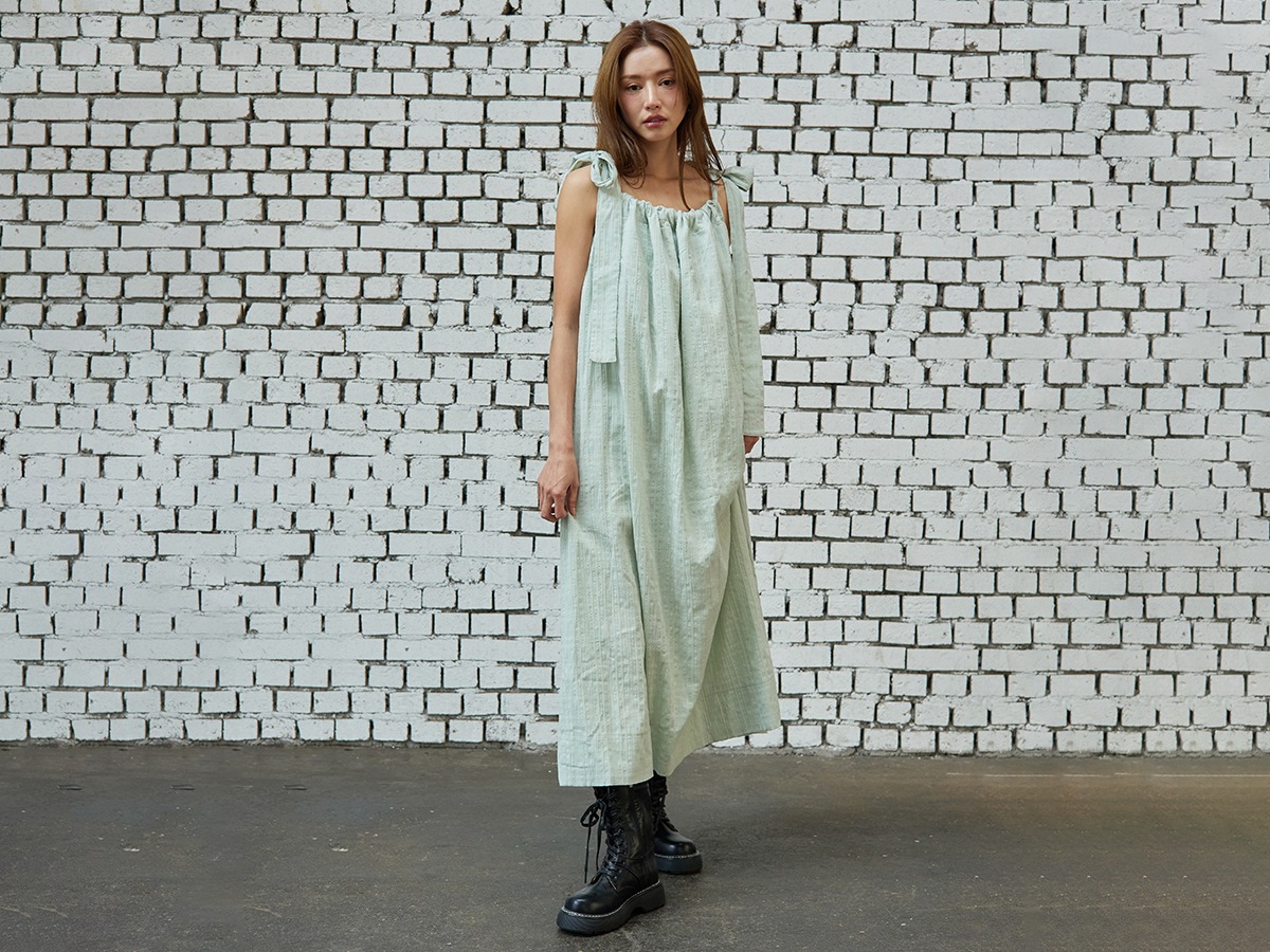 ナチュラルシャーリングリボンショルダーワンピース (Black, Mint) 韓国の人気ファッションブランド