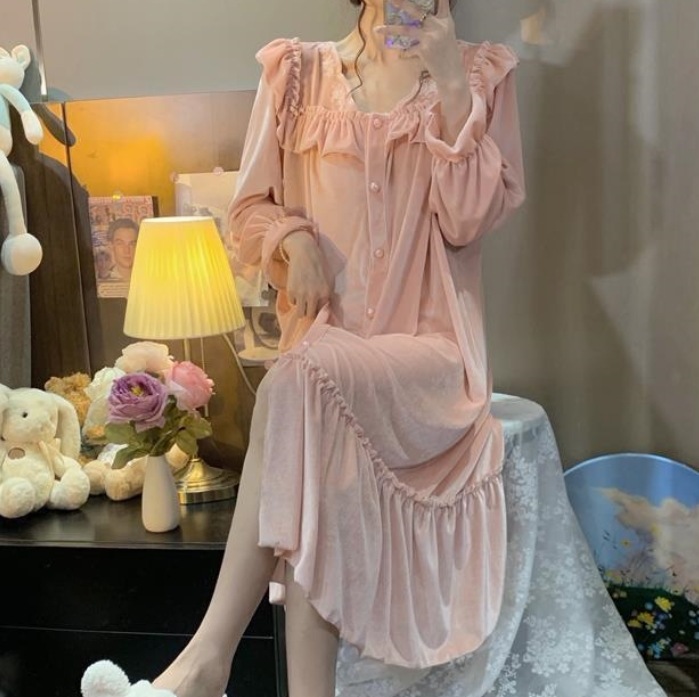 女性用のレトロな宮廷風ゴールドベルベットナイトガウン784