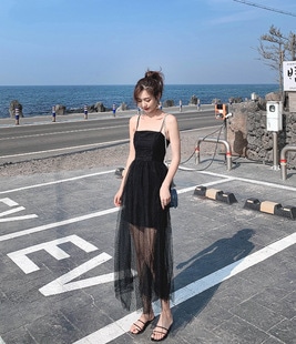 夏の新作フランス風のレトロで個性的なデザインのミディ丈のストラップネットチュールドレスワンピース初恋女性