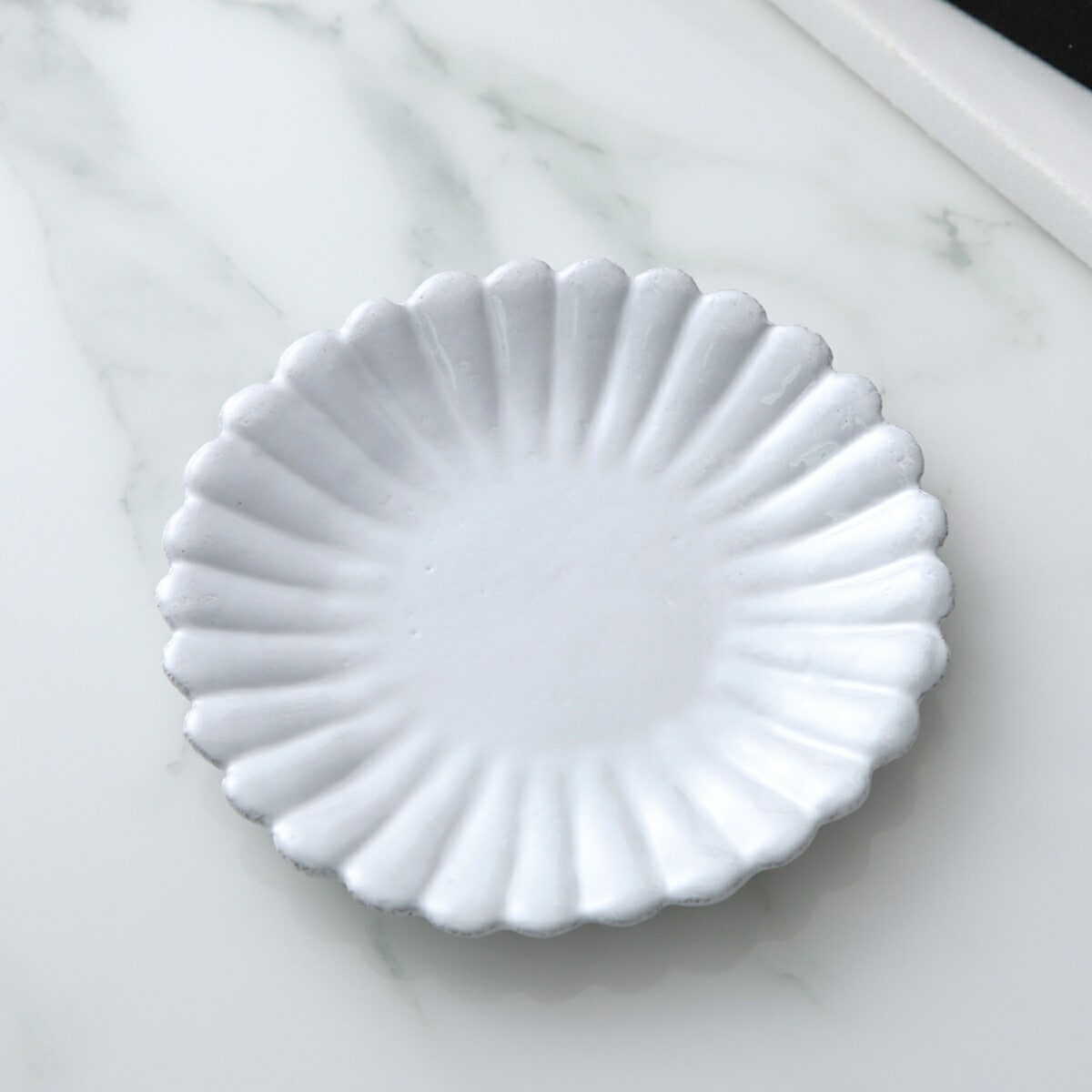 Astier de Villatte アスティエ・ド・ヴィラット ソーサー Marguerite Saucer SSCMRG1 陶器 食器 小皿 マーガレット 花 フラワー【返品交換不可】
