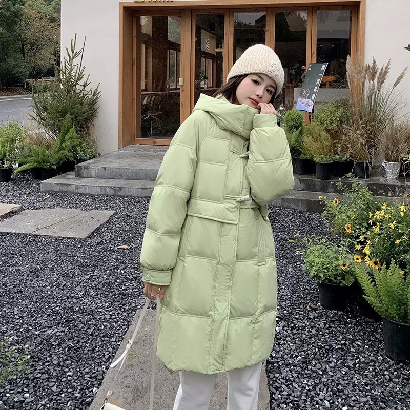 女性用ダウンジャケット 2025年冬新作 フード付き 厚手 ホワイトダックダウン 暖かいコート 大きいサイズ ミドル丈 膝上丈 ホーンボタン 6,583円