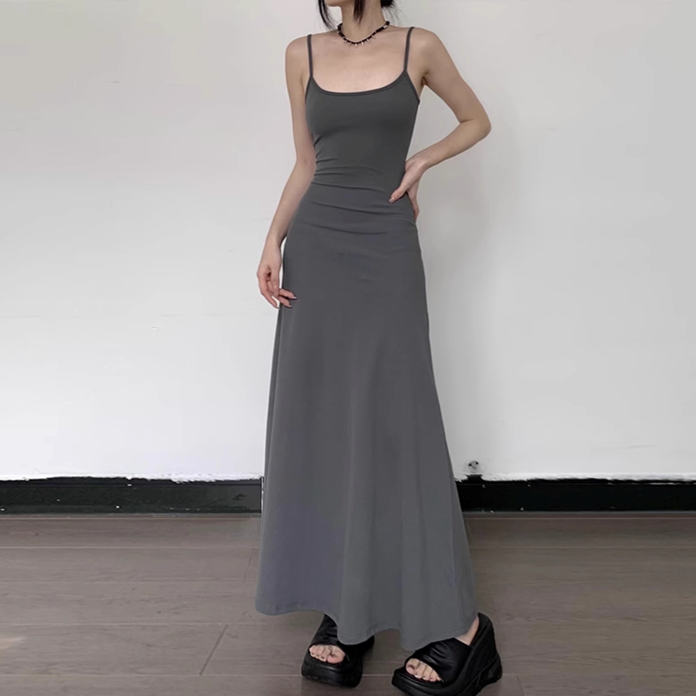 ワンピース ロングワンピース キャミソールワンピース スクエアネック セミフレアスカート かわいい 大人可愛い きれいめ シンプル 上品 おしゃれ カジュアル こなれ感 個性的 主役級 存在感 ラフ 5,442円