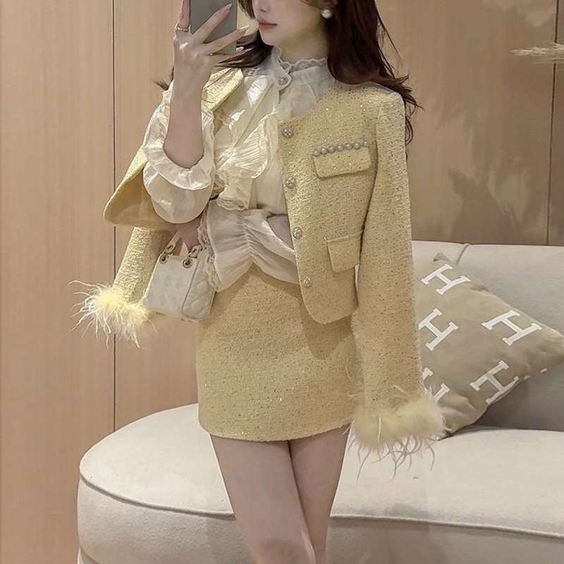 ふわふわの袖のパッチワークジャケットとボディコンスカートが特徴的なフランス風のエレガントなシャネル風秋冬向けツーピーススーツ 4,478円