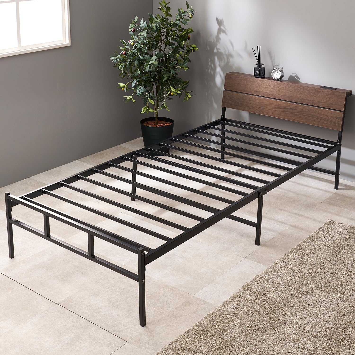 【 頑丈 耐荷重 300kg 2口コンセント 】 ベッドフレーム パイプベッド 強化スチール 棚付き シングル シンプル コンセント付き 幅 98 奥行 212 高さ 70.5 床面高 34.5 ブラ 8,210円