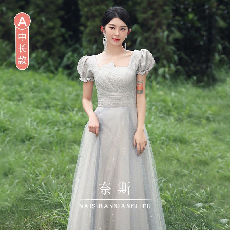 グレーの花嫁介添人の結婚式の宴会の姉妹グループのハイエンドのニッチなドレス小柄な普段着2025年の新モデル