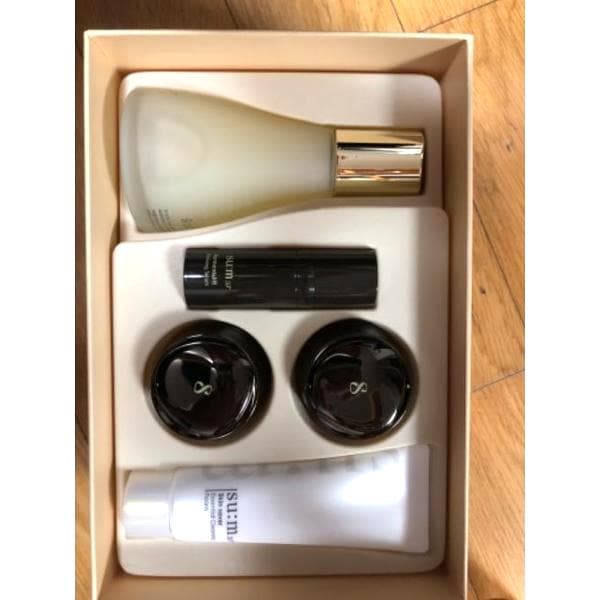 シークレットエッセンス80ml 企画(+セラム10ml+クリーム10ml+アイクリーム10ml+フォーム40ml)