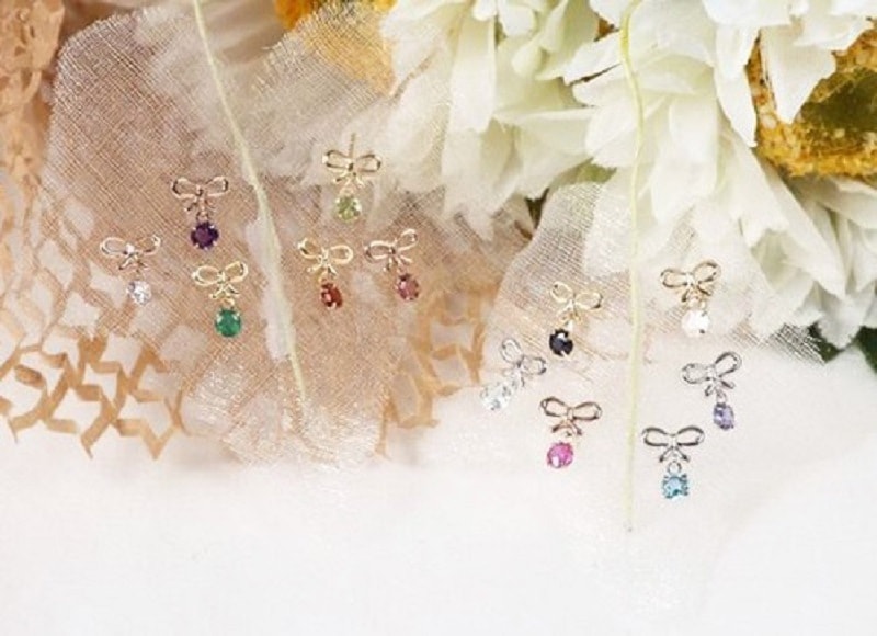 スタッドピアス レディース me on K10 リボン 12種類 誕生石 天然石 レディース