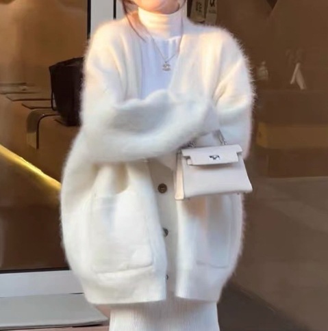 レディース トップス ニット カーディガン ウール 羽織 ミモレ 長袖 襟なし ノーカラー オーバーサイズ もこもこ ふわふわ ポケット ボタン 厚手 モヘア かわいい 大人可愛い シンプル