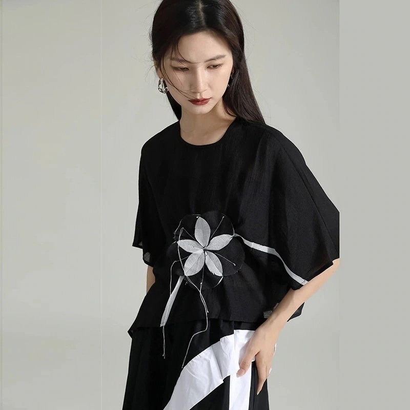 【J.Fashion】 花飾り 不規則 半袖 Tシャツ 薄手 夏 レディース おしゃれ 上質 関連商品は店で購入可能 メガ割30%までに制限