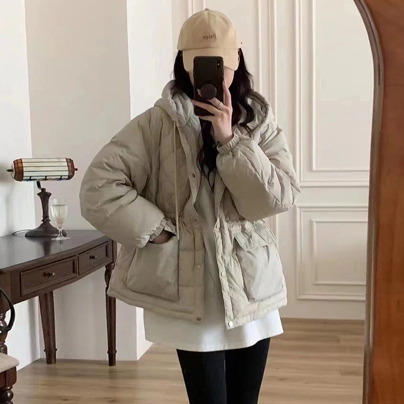 甘いファッションと帽子の短い菱格白鴨パイルダウンジャケット女性冬の新型大ポケット小柄コート潮