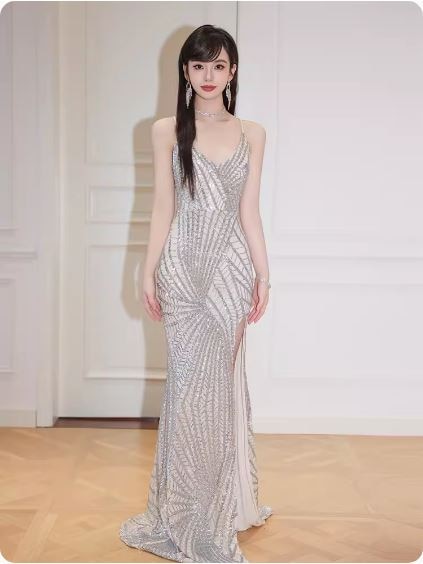 セクシーなベルト付きイブニングドレスシルバーの魚の尾が痩せて見えるショー演出衣装誕生日パーティー成人式司会者背中見せ